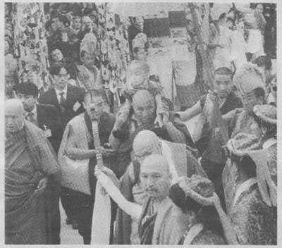 Tibetan Buddhism, Yangsi Rinpoche, Vivian Kurtz