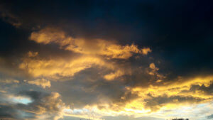 Thunderstorm sunset, thunder rolls, Buddhist master is born
